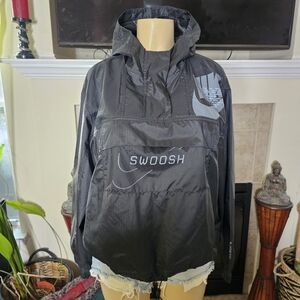 NWT Nike Sportswear Women's Utility Swoosh Hooded Lightweight Jacket in black. 